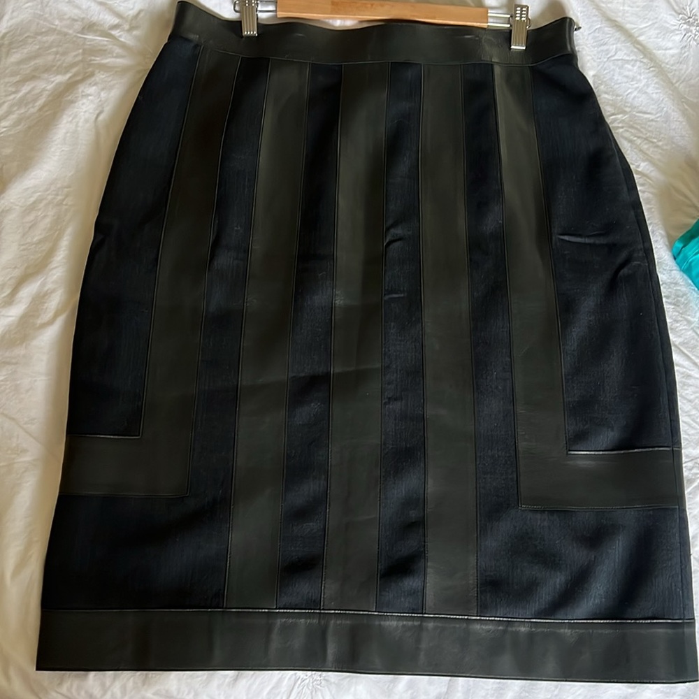NWOT AkRIS lam leather skirt, size 16,black.